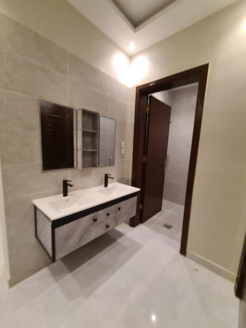 apartment  مشروع الصقاء ( شارع أم القرى )